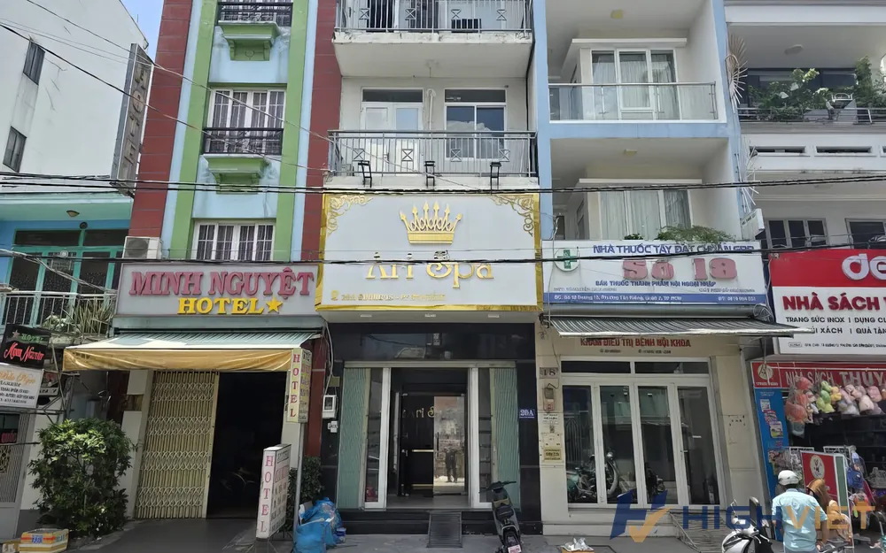 도시 거리에 있는 업소들